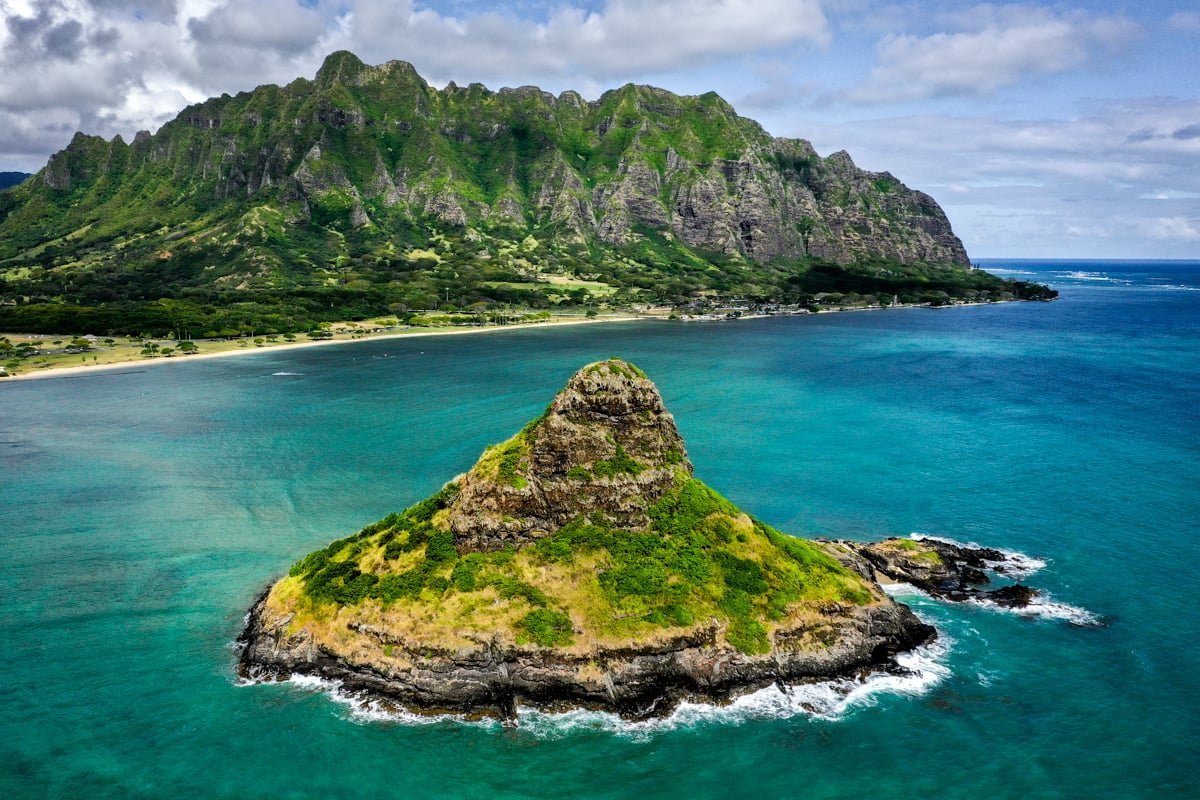 Mokoli'i islet and the Koolau cliffs on the windward coast of Oahu